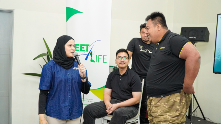 Pesakit amputasi menerima kaki palsu dari Feet4Life