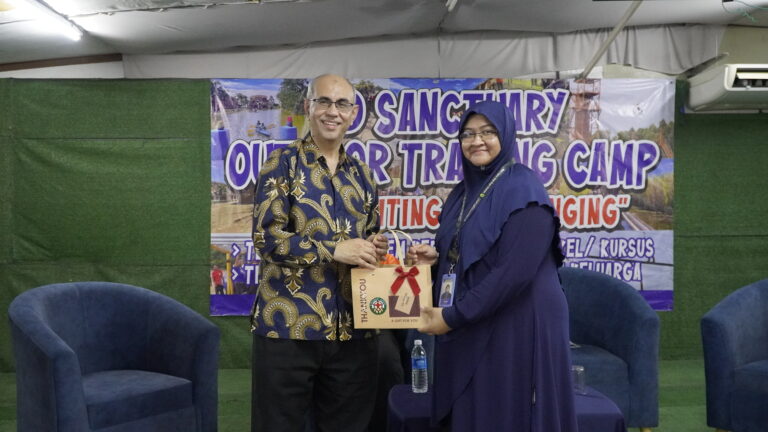 Penyampaian sijil di majlis penutup Bengkel SPM Education For All 2025