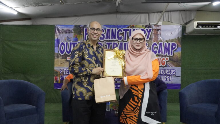 Penyampaian sijil di majlis penutup Bengkel SPM Education For All 2025