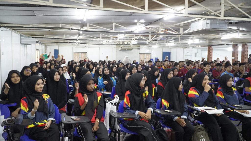 Sesi ice breaking Bengkel SPM Education For All 2025 bersama pelajar Tingkatan 5